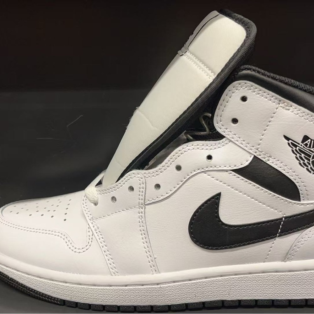 Nike Air Jordan 1 Mid Black White Mens 9.5 Retro Basketball Streetwear Sneakers